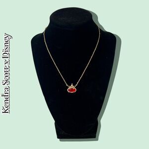 Kendra Scott Peach-Red Glass & Gold-Tone Pendant Necklace – Preowned, Excellent